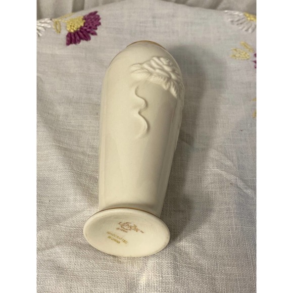 Lenox Bone China, Embossed Rose, Bud Vase 5 ¾" Porcelain with metallic gold trim - Picture 8 of 13